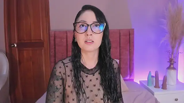 Snapshot of Emilywatsonn chatting on 03-04-26, 12:29 Emilywatsonn online show from 03-04-26, 12:29