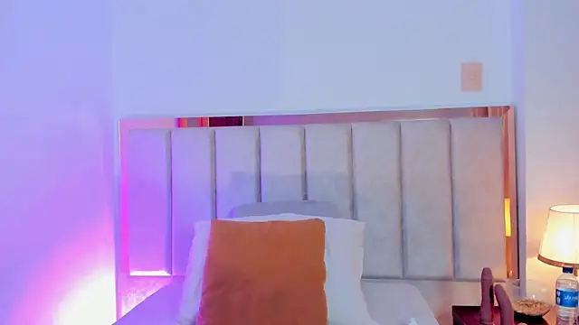 Emilywatsonn online show from 09-10-25, 12:31