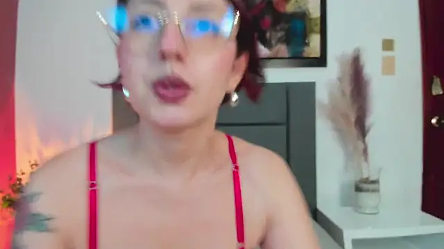 Emilywatsonn online show from 10-07-25, 12:22