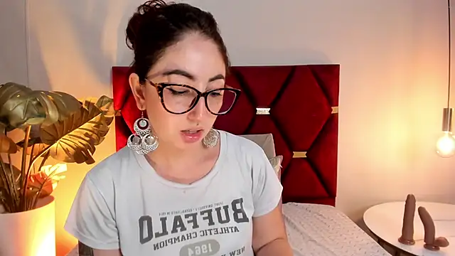 Emilywatsonn online show from 11-22-25, 12:43