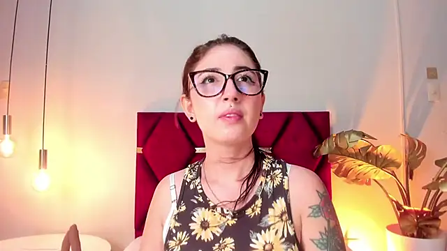 Emilywatsonn online show from 11-25-25, 12:33