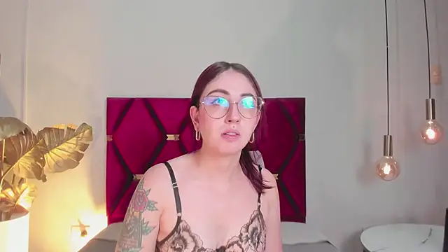 Emilywatsonn online show from 09-13-25, 11:49