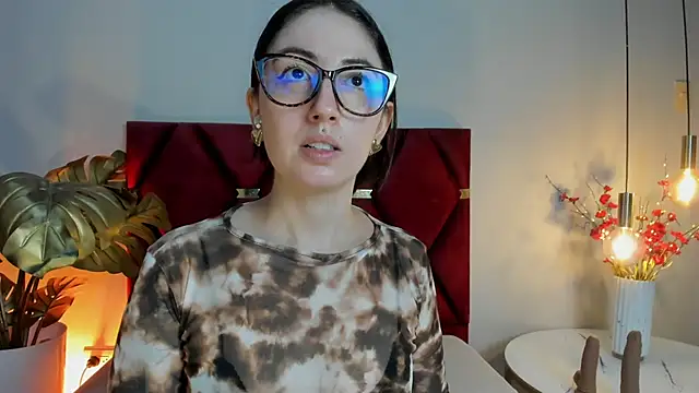 Emilywatsonn online show from 05-09-26, 12:36