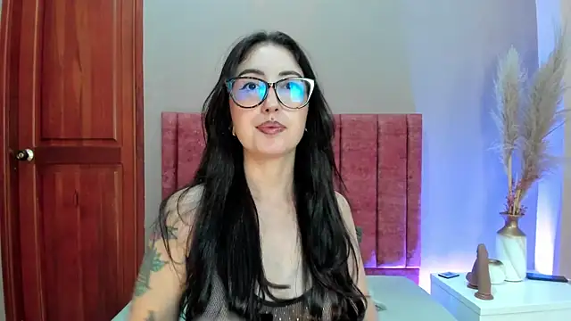Emilywatsonn online show from 04-29-26, 12:26