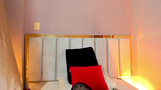 Emilywatsonn online show from 11-29-25, 12:33