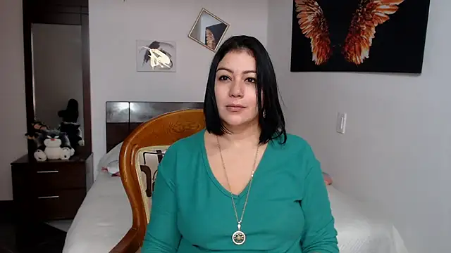 Snapshot of EmilyPeytonn chatting on 03-18-25, 05:01 EmilyPeytonn online show from 03-18-25, 05:01