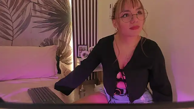 Samaantha-White online show from 04-15-26, 11:38