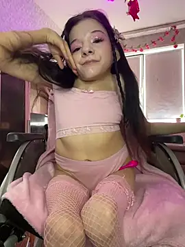 MiniSophiaa online show from 03-23-25, 08:04