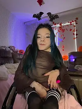 MiniSophiaa online show from 10-27-25, 08:48