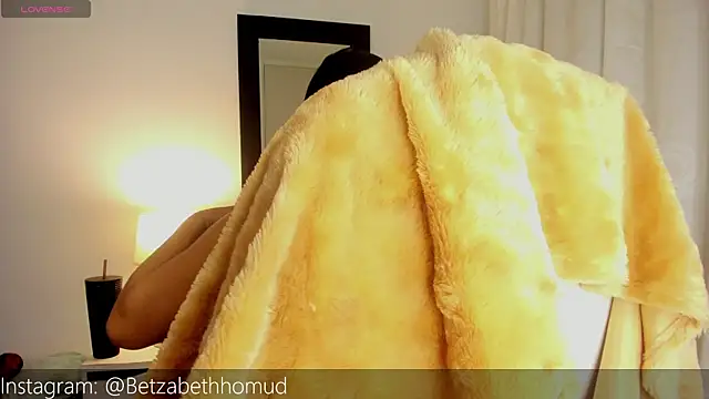 BetzabethHomud0 online show from 11-11-25, 10:37