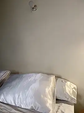 Snapshot of Amelia_Rouse chatting on 10-18-25, 08:00 Amelia Rouse online show from 10-18-25, 08:00