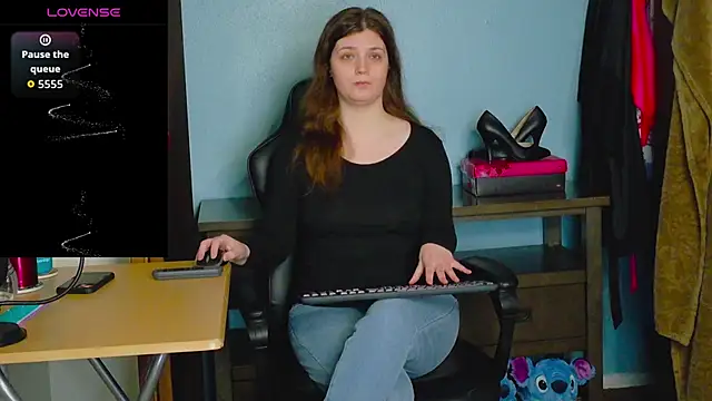 TreeJeanne online show from 12-18-25, 02:43