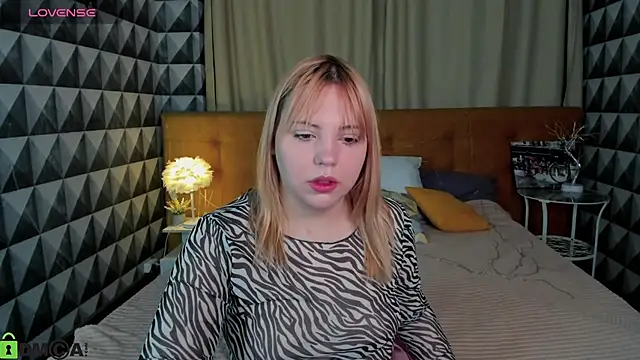 Snapshot of Stacy_Luv chatting on 09-15-25, 12:33 Stacy Luv online show from 09-15-25, 12:33
