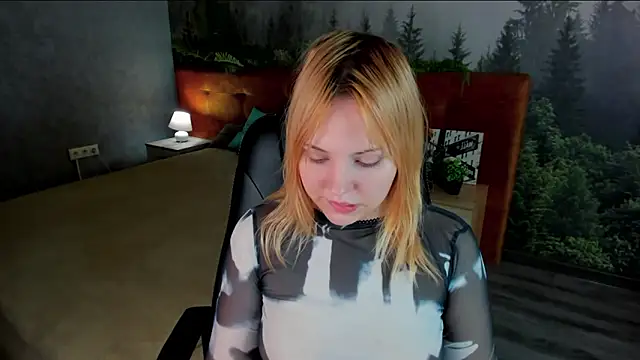Snapshot of Stacy_Luv chatting on 10-18-25, 01:07 Stacy Luv online show from 10-18-25, 01:07