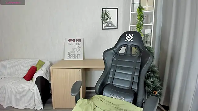 Stacy Luv online show from 12-14-25, 09:04