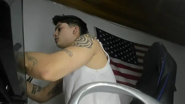 Snapshot of charlie_hotxxx chatting on 02-17-26, 05:05 charlie hotxxx online show from 02-17-26, 05:05