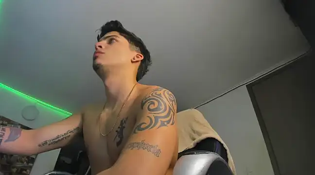 Snapshot of charlie_hotxxx chatting on 03-09-25, 05:33 charlie hotxxx online show from 03-09-25, 05:33