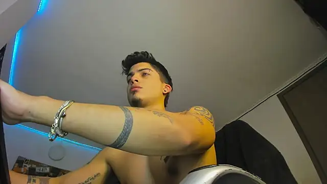 Snapshot of charlie_hotxxx chatting on 02-08-25, 04:57 charlie hotxxx online show from 02-08-25, 04:57