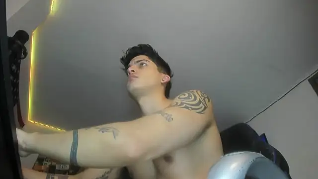 Snapshot of charlie_hotxxx chatting on 10-12-25, 02:57 charlie hotxxx online show from 10-12-25, 02:57