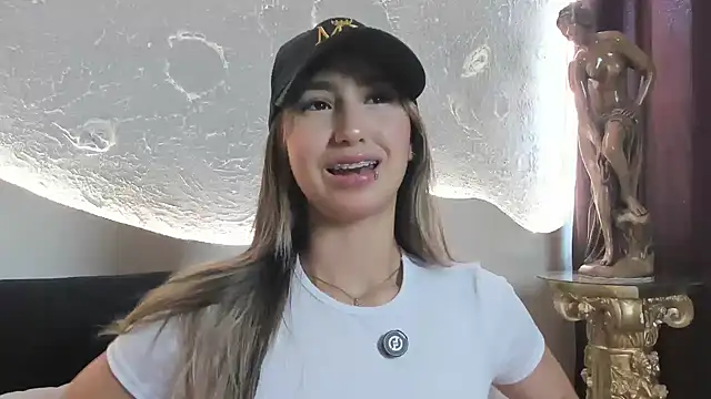 Snapshot of _Emma_Valka chatting on 09-20-25, 03:17  Emma Valka online show from 09-20-25, 03:17