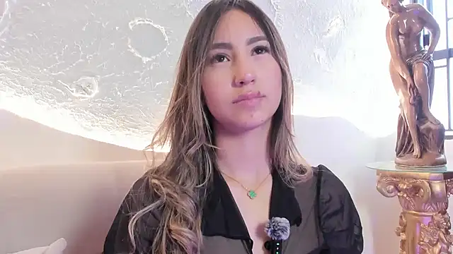 Snapshot of _Emma_Valka chatting on 10-19-25, 07:38  Emma Valka online show from 10-19-25, 07:38