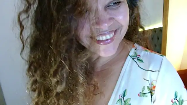 Snapshot of Alma_Sexyy chatting on 02-24-25, 05:00 Alma Sexyy online show from 02-24-25, 05:00