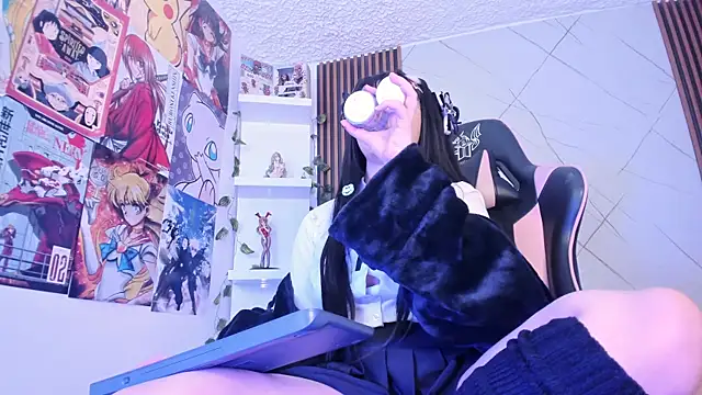 Snapshot of Purplee_Baby chatting on 02-11-25, 11:12 Purplee Baby online show from 02-11-25, 11:12