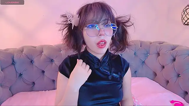 Snapshot of Purplee_Baby chatting on 02-19-25, 02:12 Purplee Baby online show from 02-19-25, 02:12
