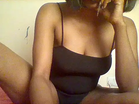 Snapshot of Queeen_model chatting on 04-26-26, 01:47 Queeen model online show from 04-26-26, 01:47