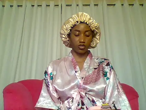 Queeen model online show from 10-06-25, 09:15