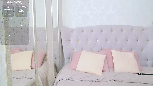 Snapshot of Damn_Bae_ chatting on 09-10-25, 01:04 Damn Bae online show from 09-10-25, 01:04