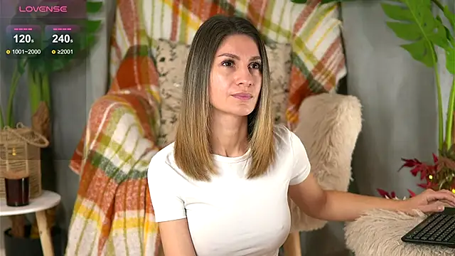 Snapshot of JuliaRichard chatting on 11-14-25, 07:01 JuliaRichard online show from 11-14-25, 07:01