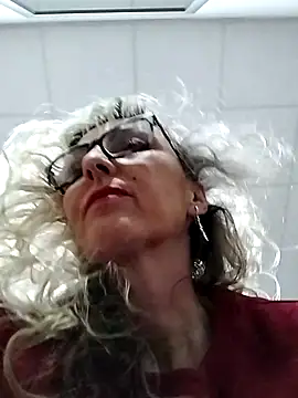 Snapshot of Tinuus chatting on 03-04-25, 06:29 Tinuus online show from 03-04-25, 06:29