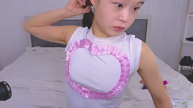 Tina Kim  online show from 03-08-25, 04:34