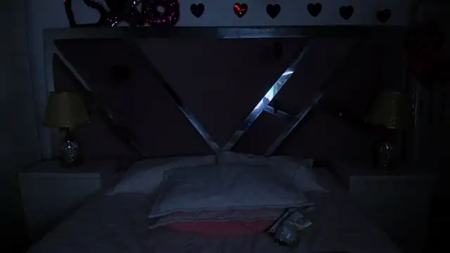 NinnaVous online show from 02-25-25, 02:04