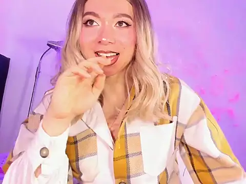 victoria qq online show from 11-28-25, 04:45