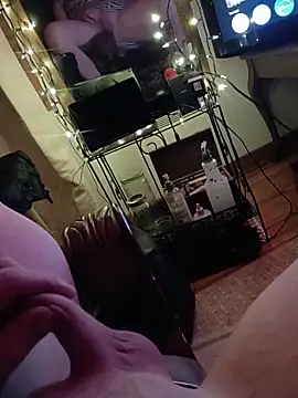 Dee-Lux Fux online show from 11-18-25, 08:06