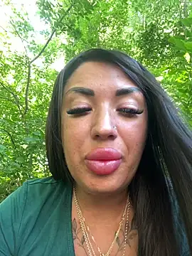 Snapshot of RuslanaXX chatting on 06-19-26, 05:24 RuslanaXX online show from 06-19-26, 05:24