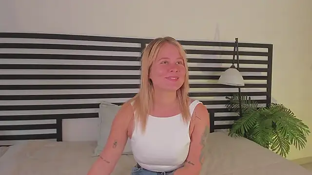 stefanny ruiz  online show from 02-17-25, 12:49