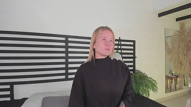 stefanny ruiz  online show from 02-18-25, 12:28