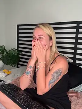 stefanny ruiz  online show from 01-29-25, 03:47