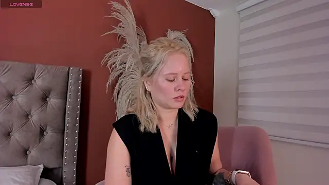 stefanny ruiz  online show from 01-13-26, 12:20