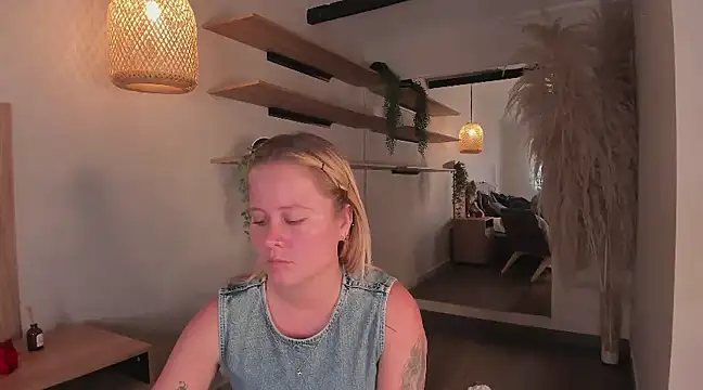 stefanny ruiz  online show from 03-15-25, 03:27