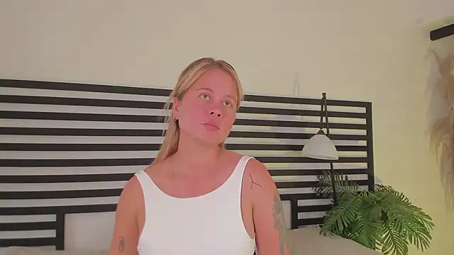 stefanny ruiz  online show from 02-17-25, 03:55