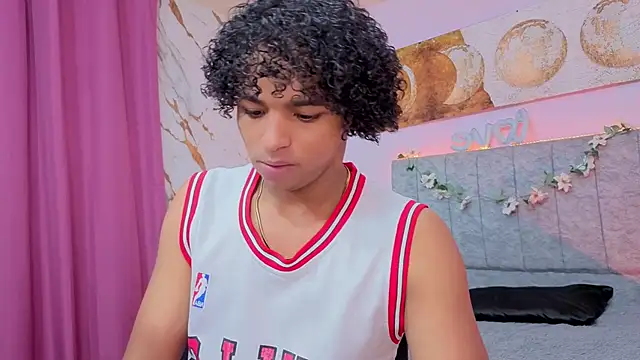 Snapshot of Noah_Smith04 chatting on 03-04-26, 12:46 Noah Smith04 online show from 03-04-26, 12:46