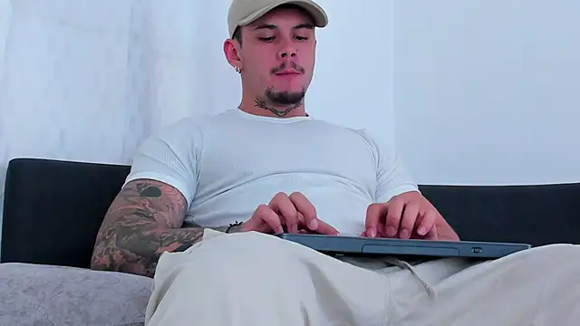 NoahhBrown online show from 03-25-26, 01:17