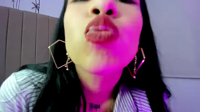 Sofi smith23 online show from 12-20-24, 08:17