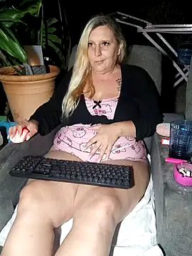 BecciDeluxe online show from 06-13-26, 10:19