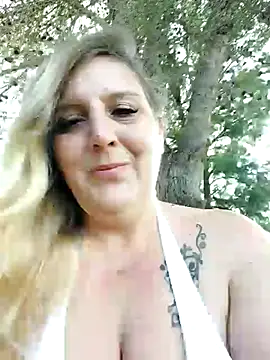 BecciDeluxe online show from 11-02-25, 01:05