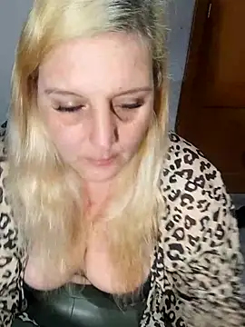 BecciDeluxe online show from 02-19-26, 09:39